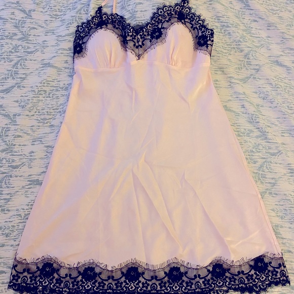 Blush silky night dress - Picture 1 of 4